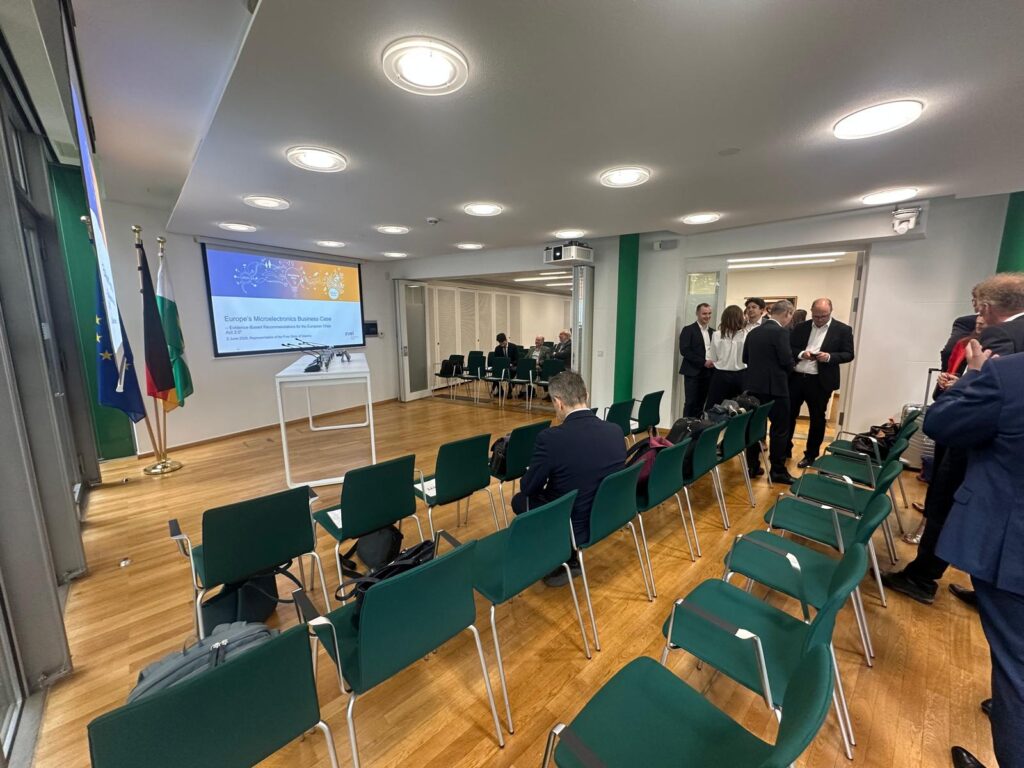 Erste Gäste treffen ein